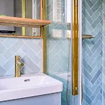 Beautiful 2 Air-Conditioned Bedrooms
